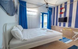 Cazare Vama Veche – The Old Border. Cameră tematică marină cu pat dublu și decor nautic