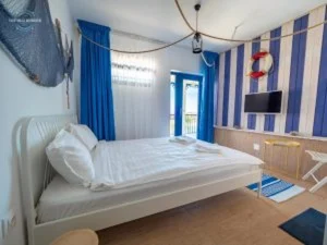 Cazare Vama Veche – The Old Border. Cameră tematică marină cu pat dublu și decor nautic